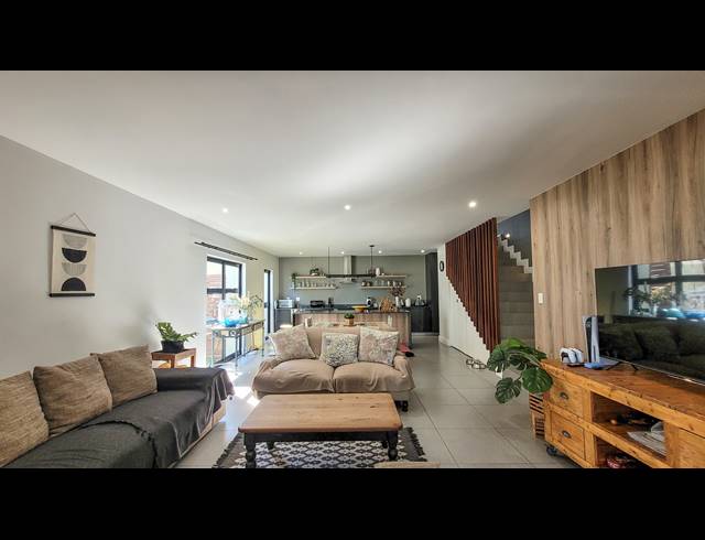 3 BEDROOM TOWNHOUSE FOR SALE IN PALM LAKES ESTATE